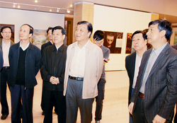 刘云山同志观看“第四届北京国际美术双年展”