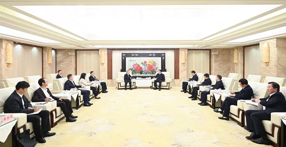 袁家軍會見南航集團董事長馬須倫一行2