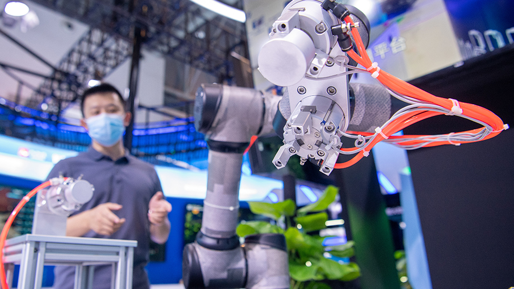 新華全媒+｜2022中國國際智能産業博覽會開幕