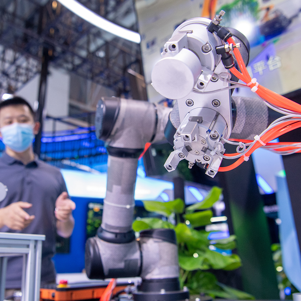 新華全媒+｜2022中國國際智能産業博覽會開幕