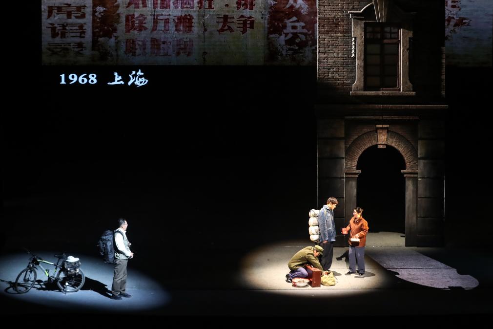 話劇《青青的阿萬倉》蘭州首演 再現“草原曼巴”56載醫者仁心