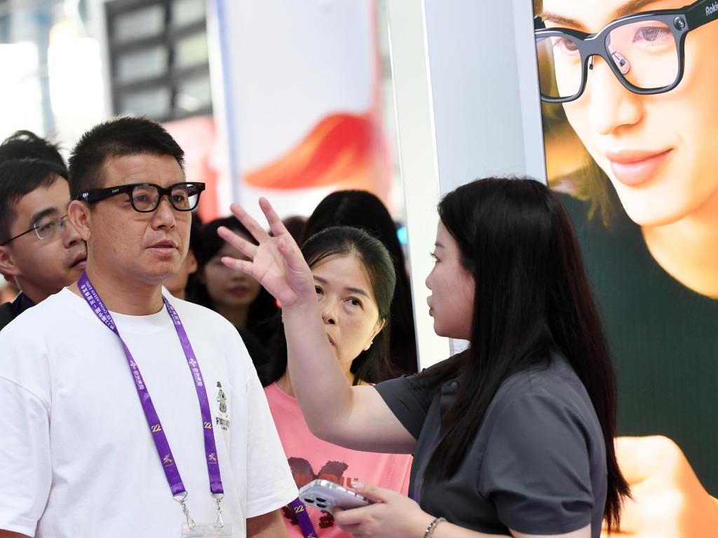 記者來信：從一副走紅的AI眼鏡説開去