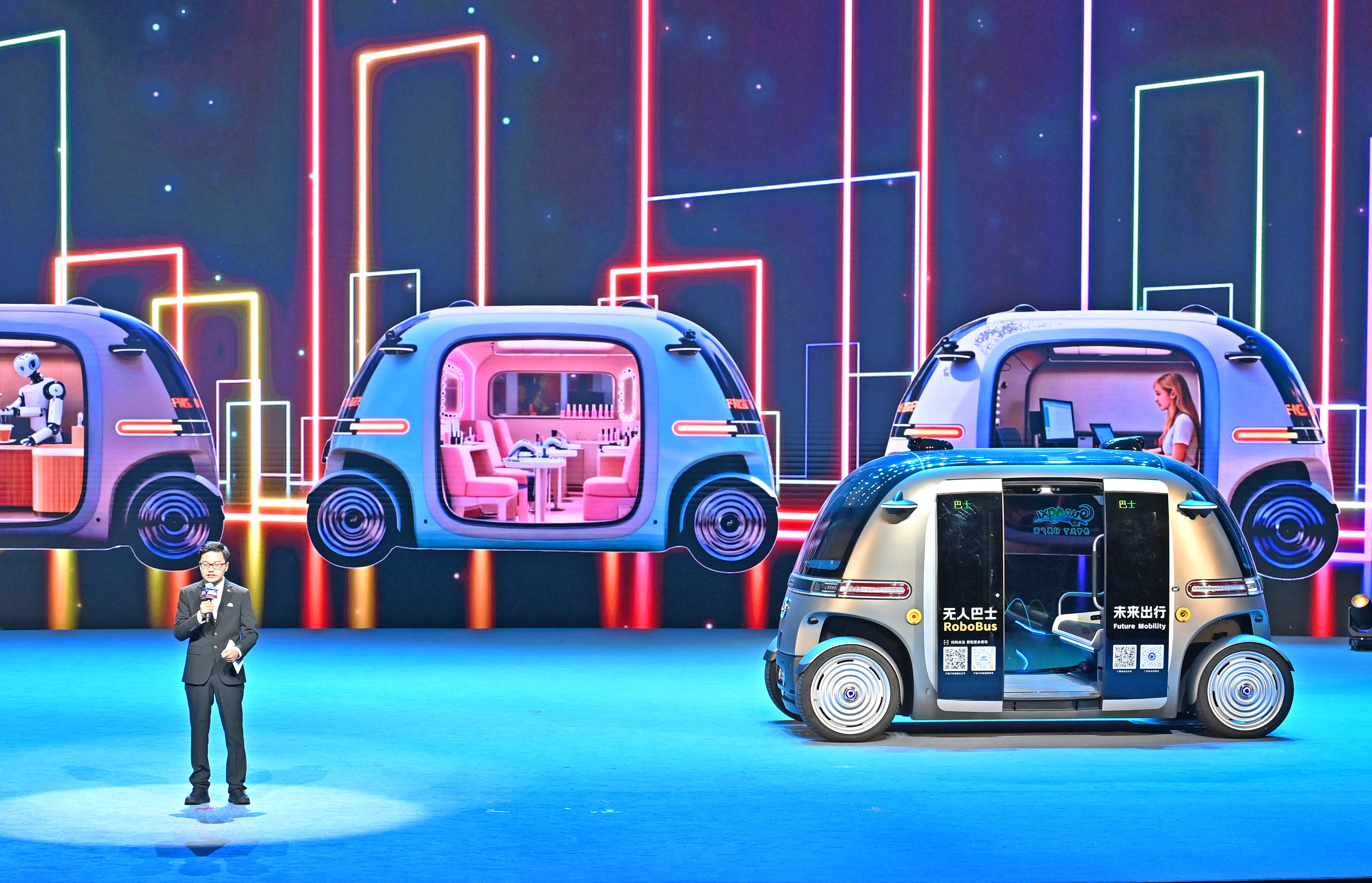 村有“社工”，田有“園長”，病有“捕快”——“A超”聯賽“曬”出AI新生活