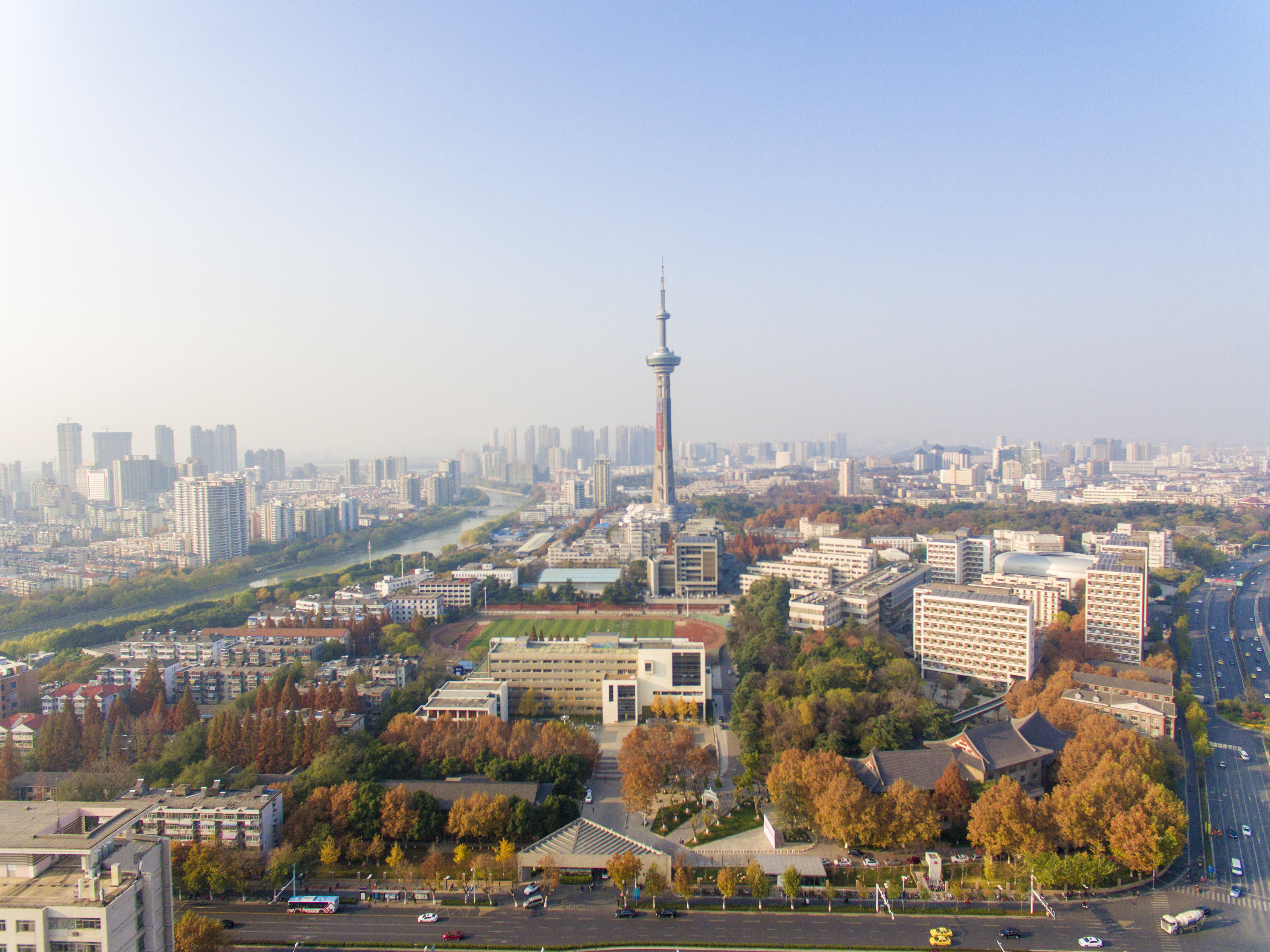 新華網：翻開新的校史篇章，圍繞“新時代中國特色國際一流綜合性藝術大學”建設目標，南藝將在哪些方面踔厲奮發、持續奮鬥，為實現中國式現代化、推動中華民族偉大復興貢獻南藝力量？