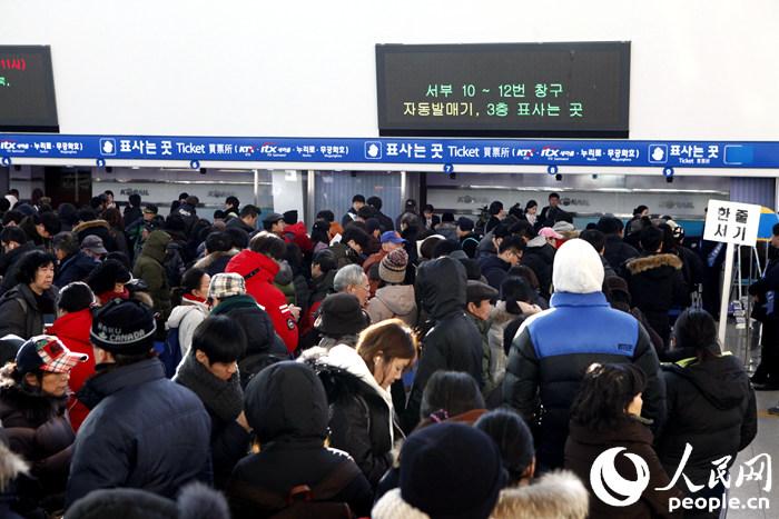 韓國“春運”今日啟動 民眾徹夜排隊為求一票【組圖】