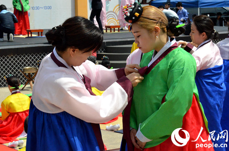 實拍韓國傳統成人禮 女生及笄男生加冠【組圖】