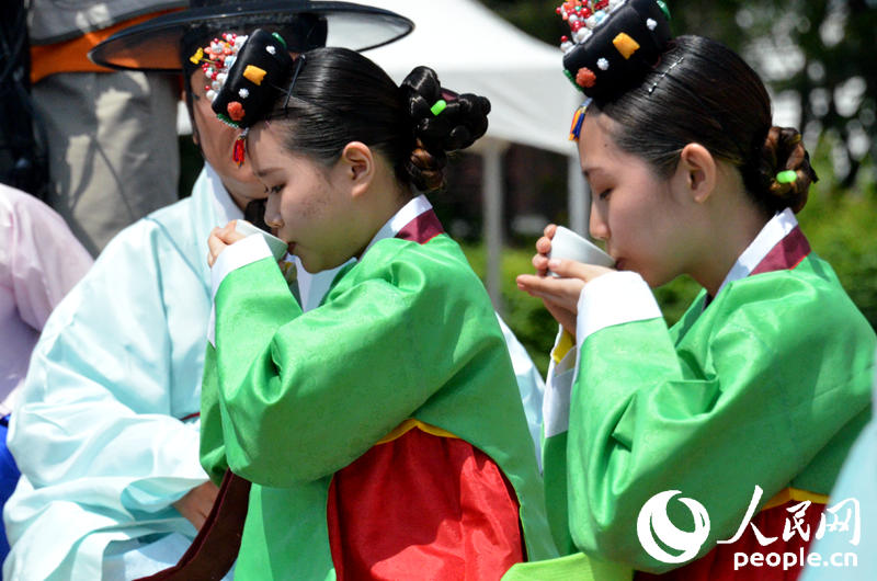 實拍韓國傳統成人禮 女生及笄男生加冠【組圖】
