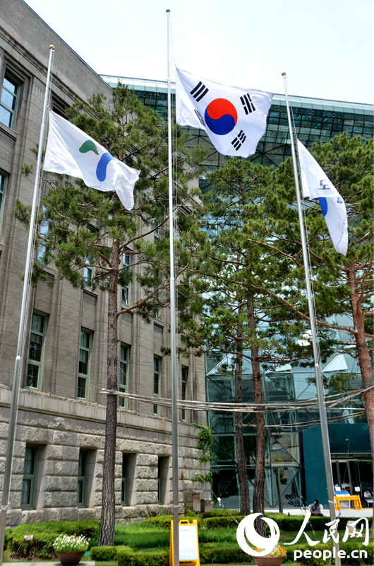 韓國顯忠日：祭掃陵園 緬懷先烈【組圖】