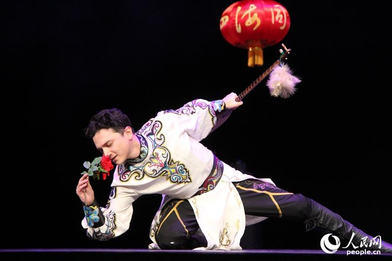 獨舞《可愛的一朵玫瑰花》李永群攝