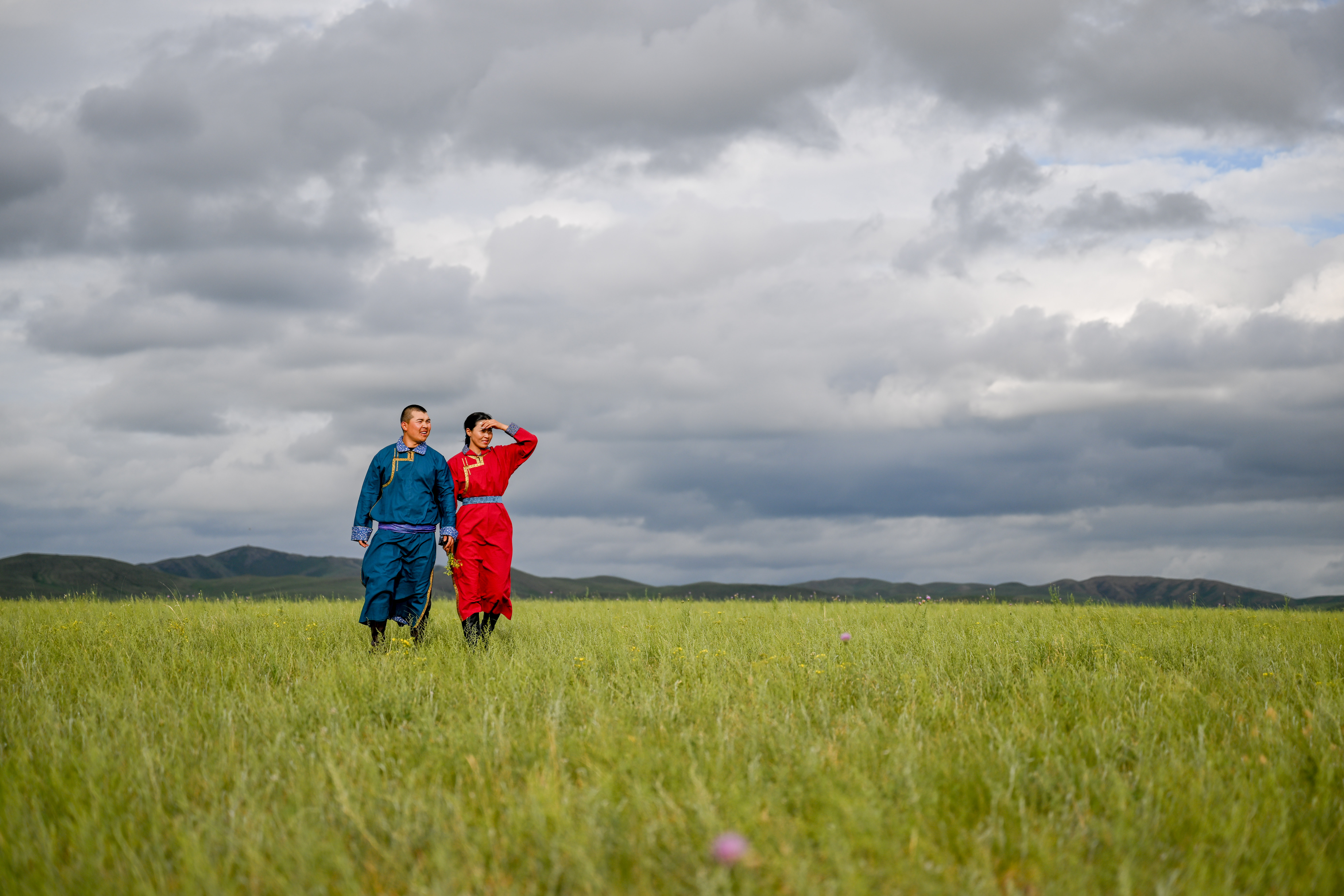 草原新牧人繪出生活新圖景