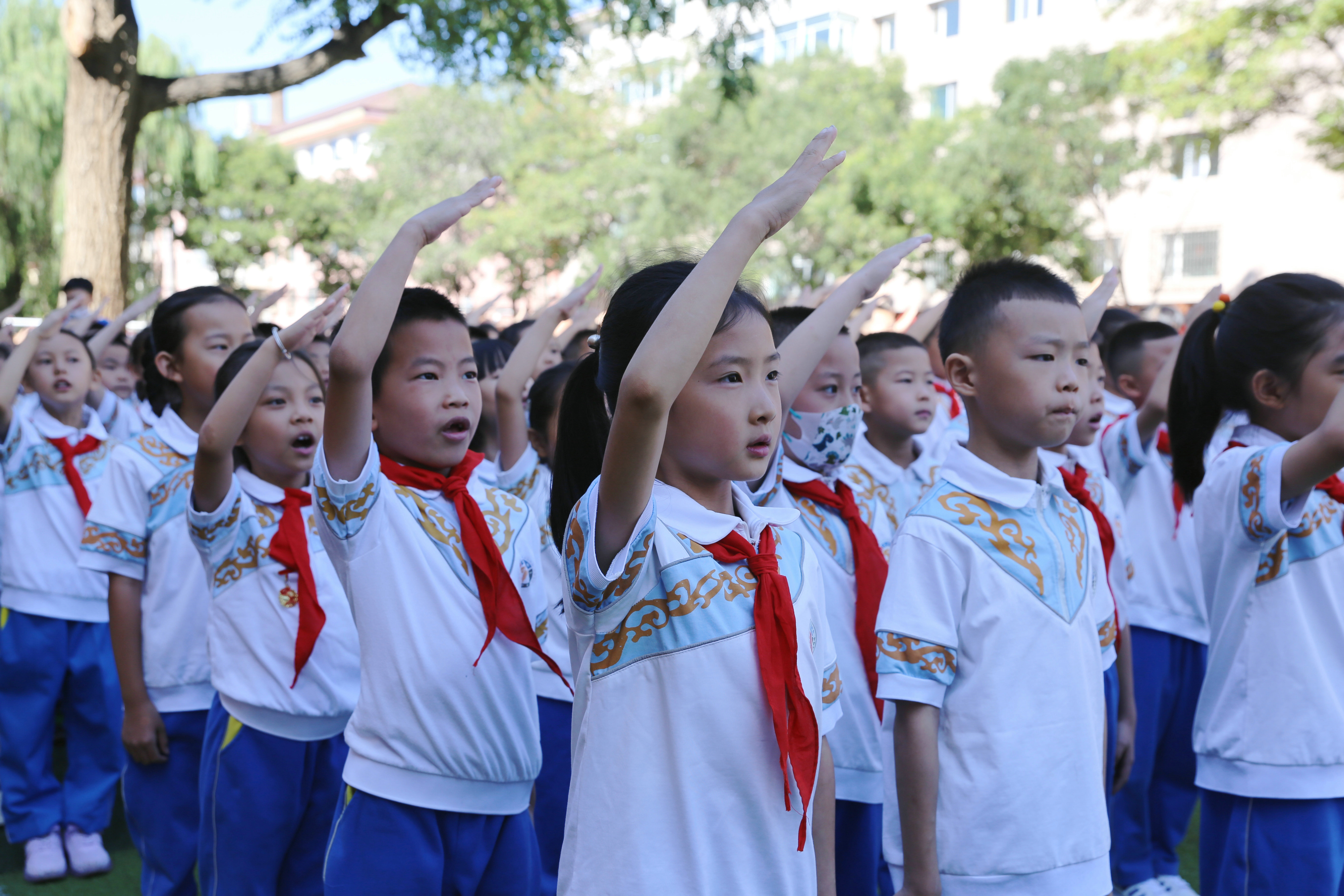 讓學生在自主、探究、合作中學習成長