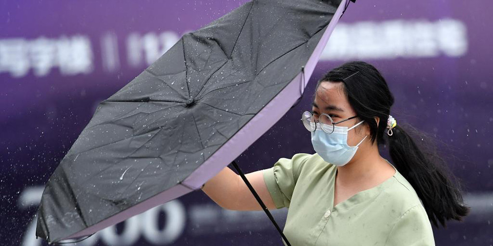 China emite alerta de nível III por chegada do tufão Lionrock