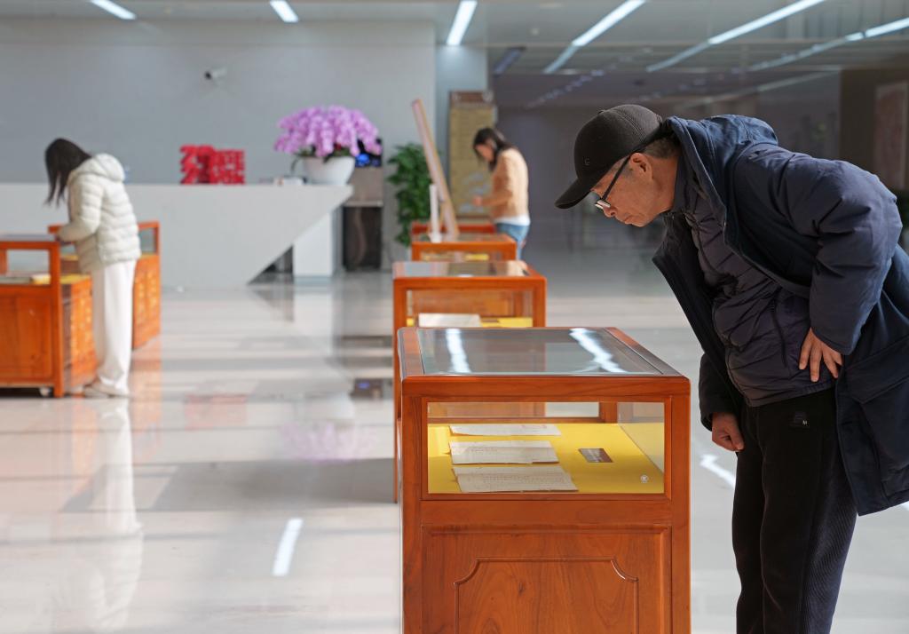 上海市檔案館展出隱蔽戰線工作者紅色珍檔