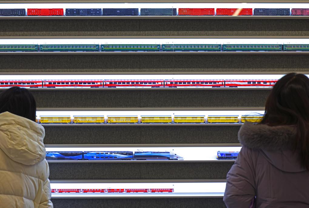 “鐵路微縮世界”亮相上海市群藝館