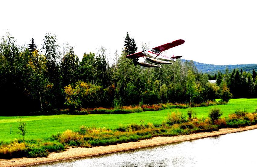 費爾班克斯的私人水上飛機   於世文  攝