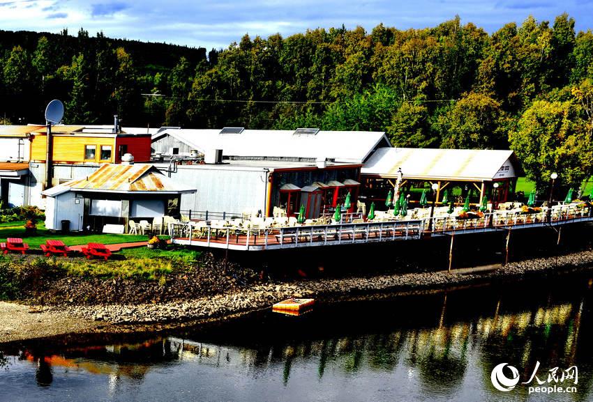 切納河畔的木屋餐廳   於世文  攝