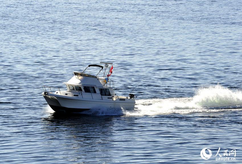 切納河上的游艇   於世文  攝 