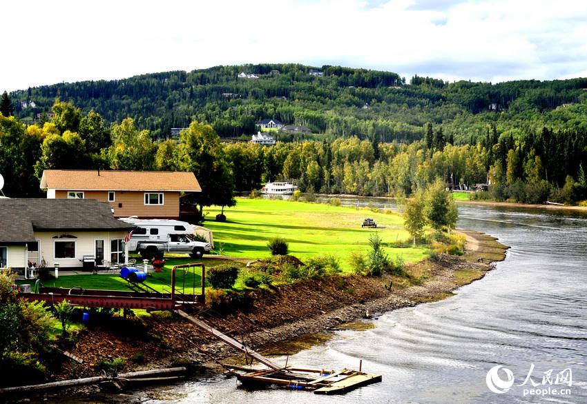 切納河上的運油碼頭   於世文  攝