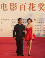 黄建新、李沁代表《建党伟业》剧组走上红毯.jpg
