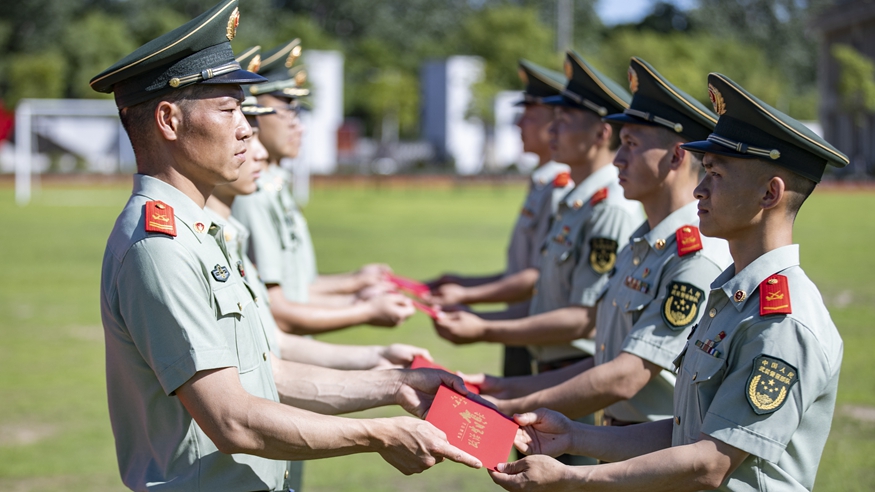 全軍部隊組織多種活動慶祝建黨104周年