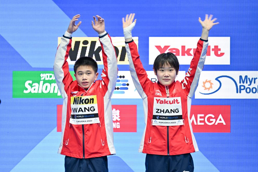 游泳世錦賽丨跳水——混雙10米&：王飛龍/張家齊奪冠