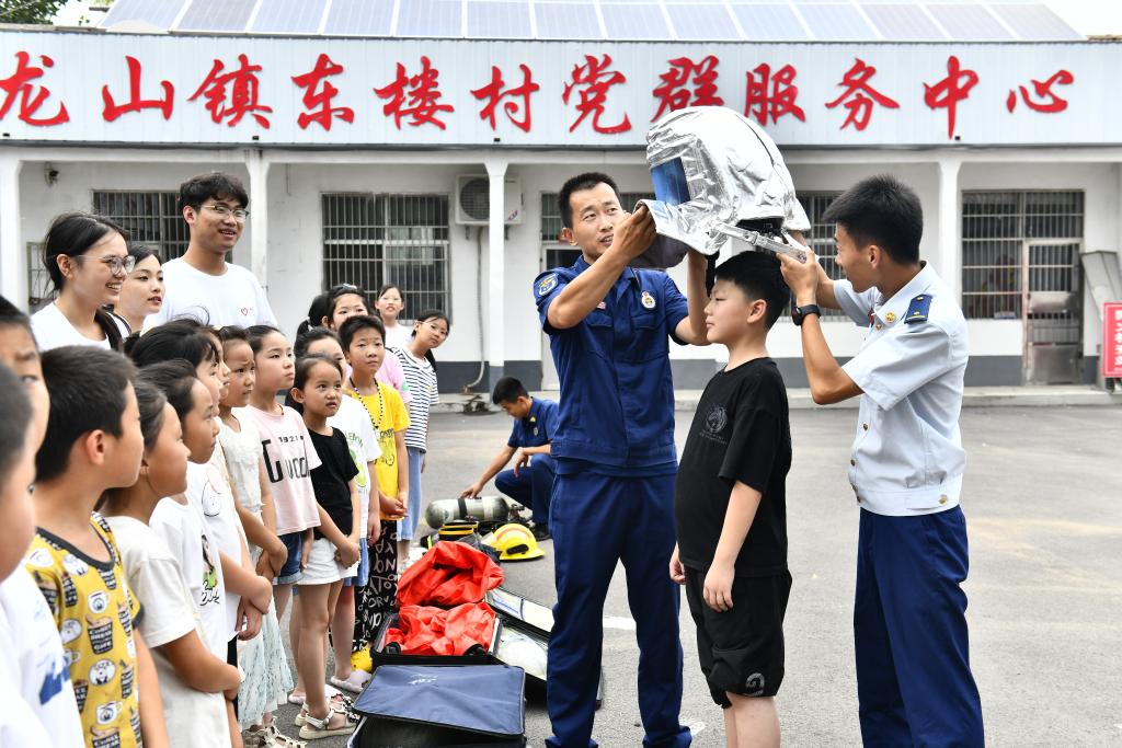 山東莒縣：“小草學堂”裏的多彩假期