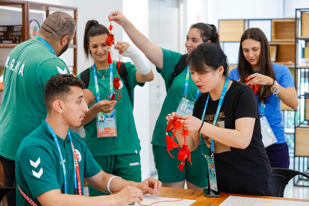 新華全媒+丨大運村裏賞中國非遺