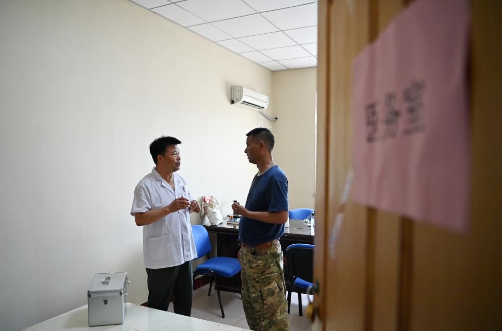 新華全媒+丨與洪水賽跑——帶着速效救心丸的村書記