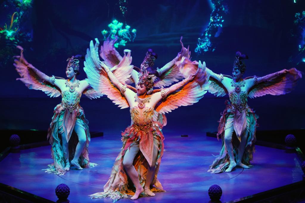 新華全媒+｜四劇“同&”打造敦煌文化視覺盛宴——《樂動敦煌》