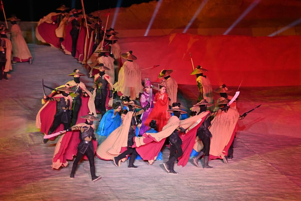 新華全媒+｜四劇“同&”打造敦煌文化視覺盛宴——《敦煌盛典》