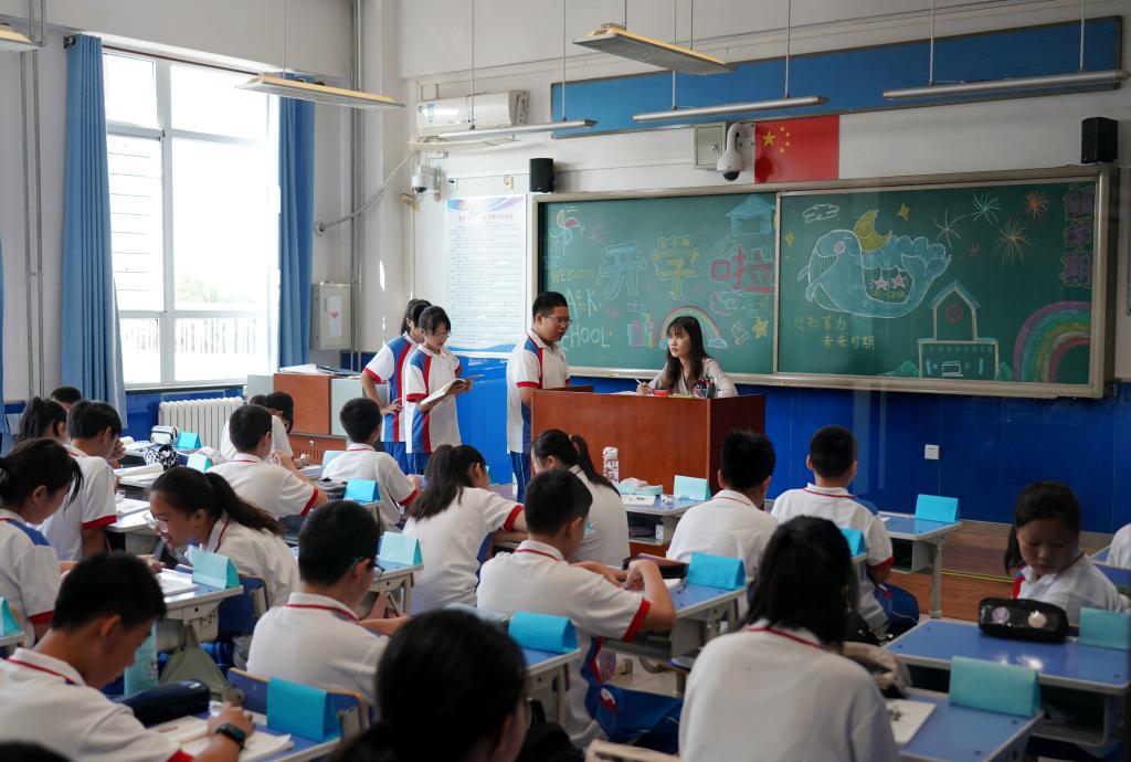 新華全媒＋丨災後開學 又聞瑯瑯讀書聲