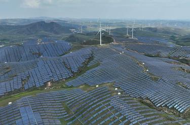 河北承德：“風光”發電齊頭並進