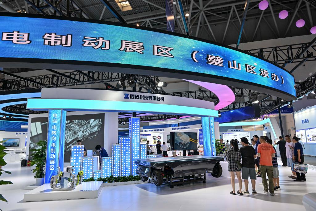 新華全媒+丨2023中國國際智能産業博覽會拉開帷幕