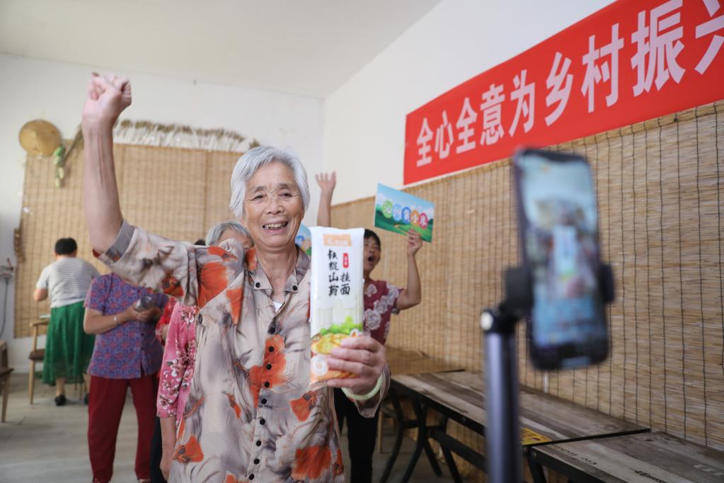 河南溫縣：“銀發直播團”帶“火”農特産品