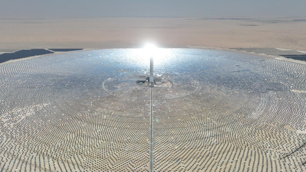 俯瞰上海電氣迪拜光熱光伏複合項目