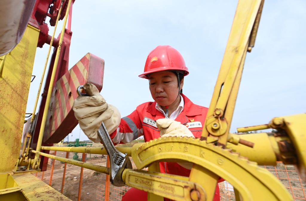 宮艷紅：綻放在石油開採一線的“鏗鏘玫瑰”