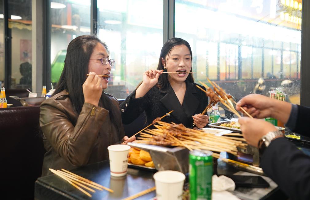 雲南昭通：推動小肉串燒烤産業規範化發展