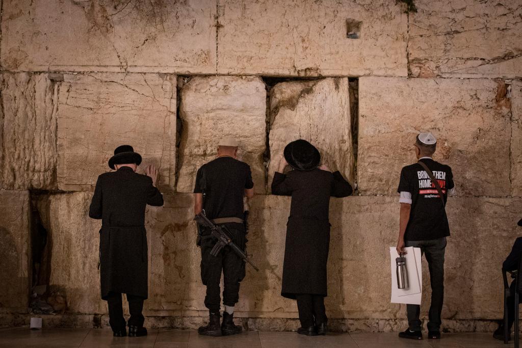 寄託哀思 祈盼回家