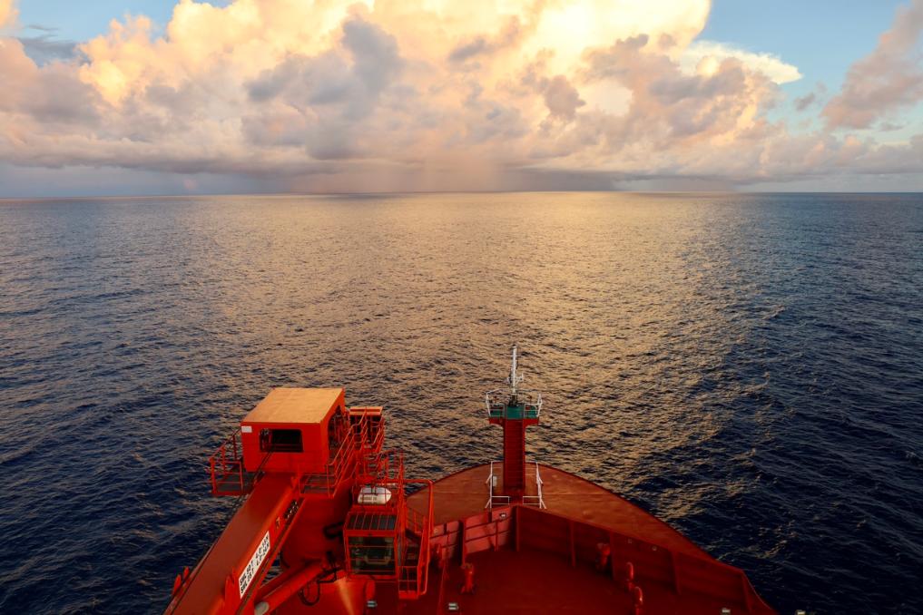 第40次南極考察丨記者手記：最極有遠行——“雪龍2”號起航後的兩三幕