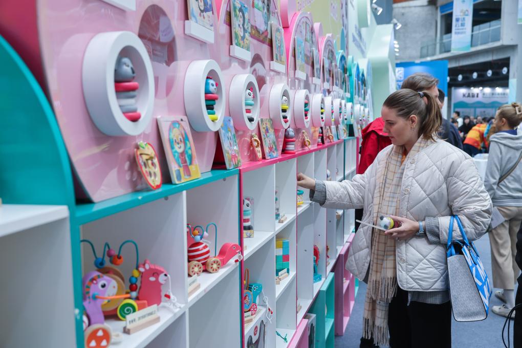 童話雲和木制玩具節開幕