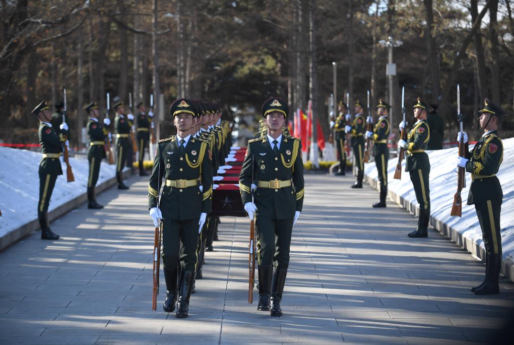 新華全媒+丨第十批在韓中國人民志願軍烈士遺骸安葬儀式在瀋陽舉行