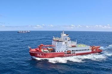 第40次南極考察丨“雪龍2”號和“天惠”輪結伴穿越西風帶