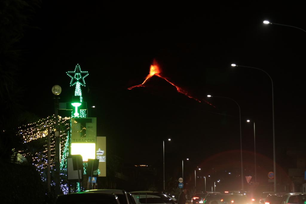 噴發中的意大利埃特納火山