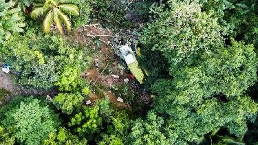 菲律賓一客車墜谷已致27人死亡