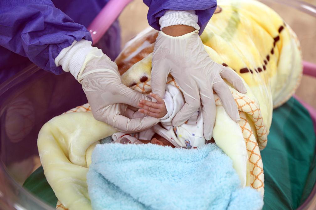 從加沙轉移的部分早産兒在埃及醫院接受治療