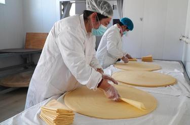 山東新泰：小小煎餅拓展村民就業增收路