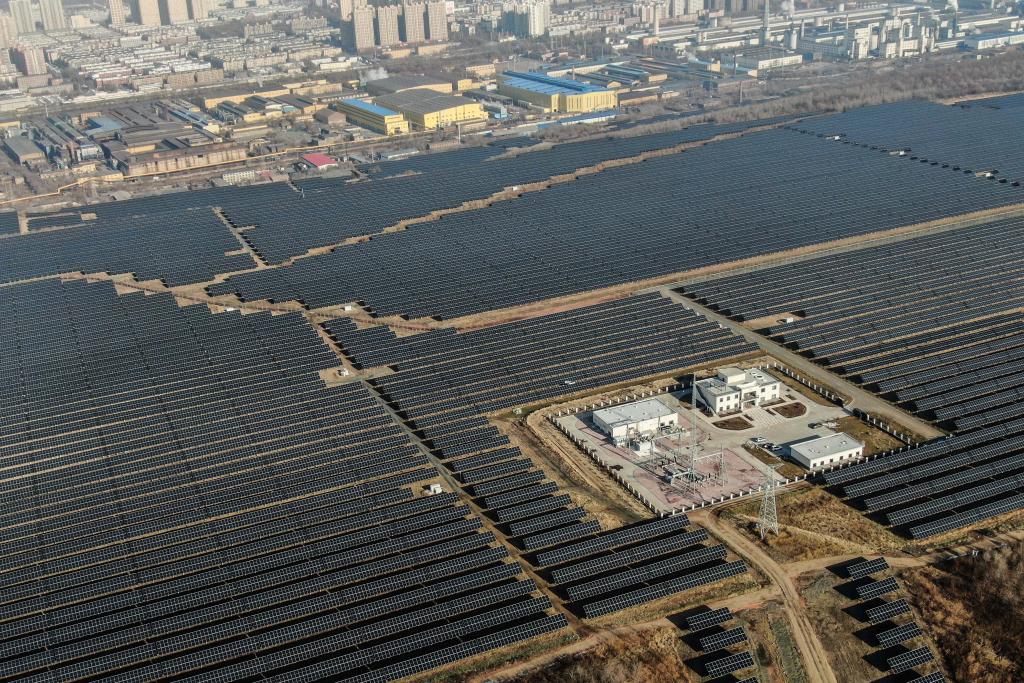 昔日沙礫漫天 如今變身新能源産業基地