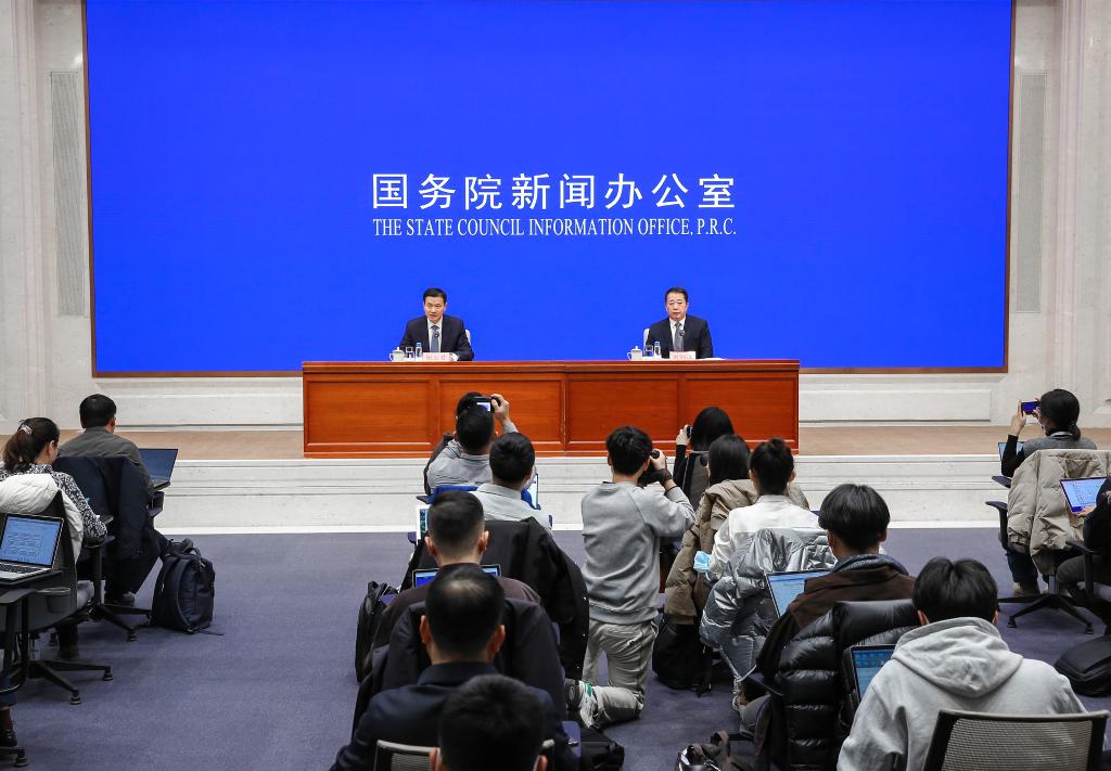 國新辦舉行《空氣質量持續改善行動計劃》國務院政策例行吹風會