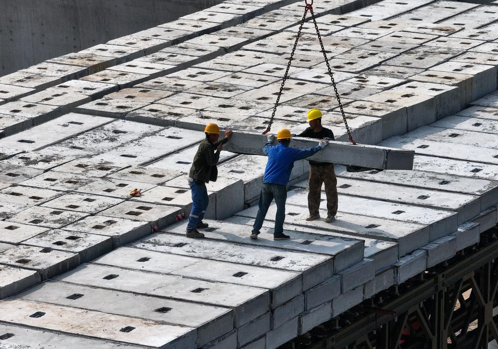 深江鐵路南沙站進入現澆梁施工