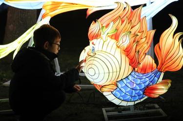 豫園燈會亮相巴黎風情園